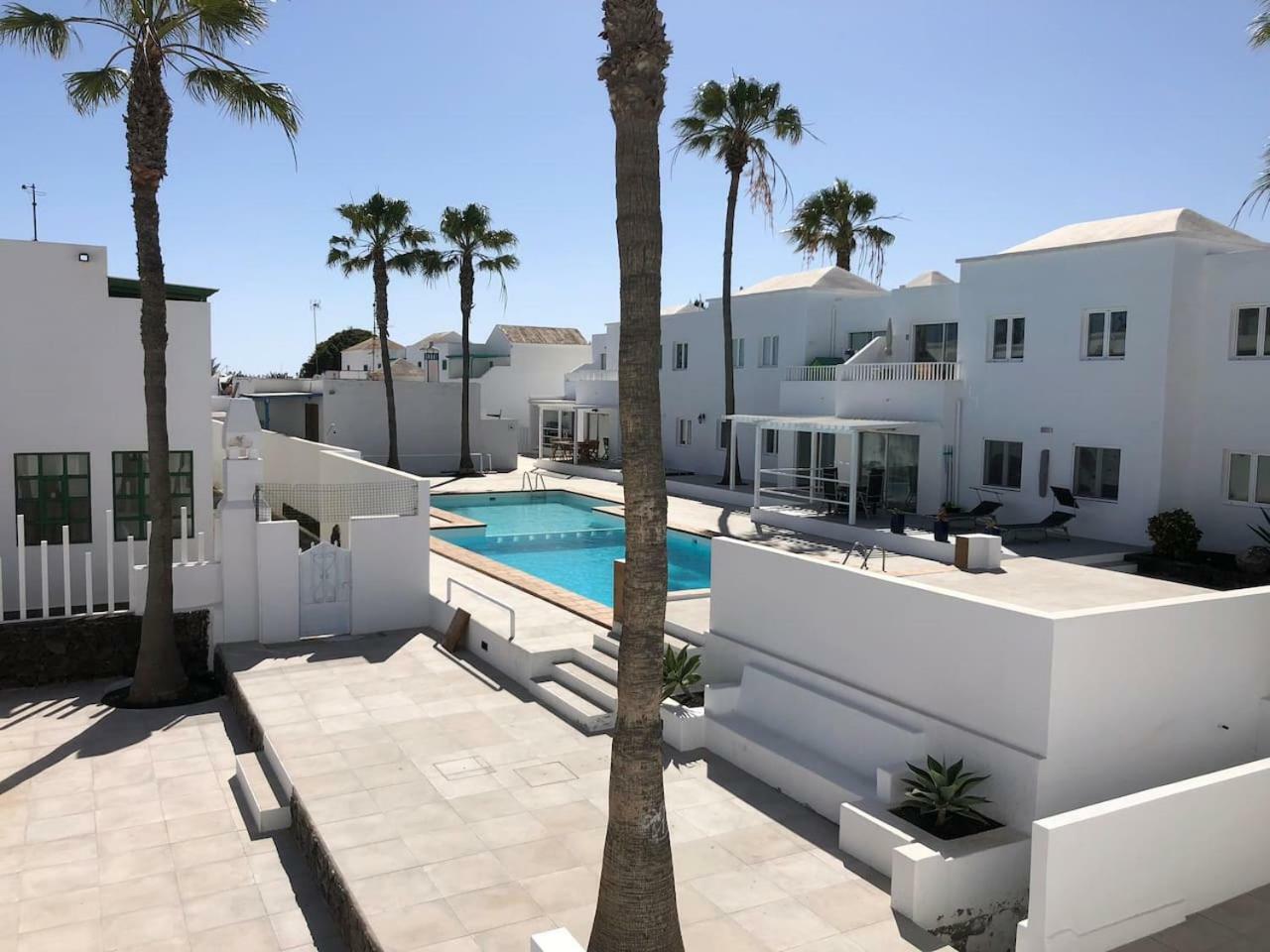 Апартаменты Sea Breeze With Shared Pool And Near The Beach Коста-Тегисе Экстерьер фото